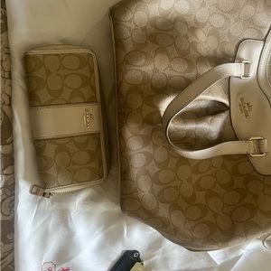 Authentic Coach purse w/ matching wallet